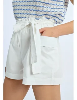 Short corto con lazada
