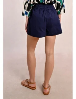 Short corto con lazada