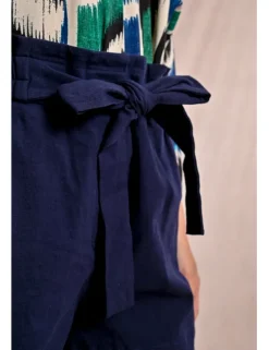 Short corto con lazada