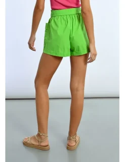 Short corto con lazada