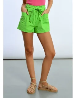 Short corto con lazada