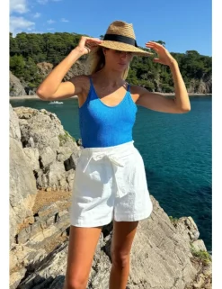 Short corto con lazada