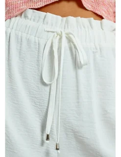 Short corto con lazada detalle pliegue