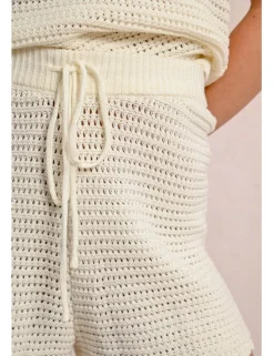 Short corto en tejido crochet