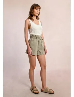 Short vaquero con cinturón