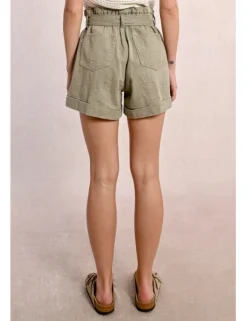 Short vaquero con cinturón
