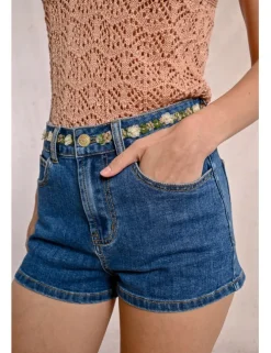 Short vaquero detalle flores
