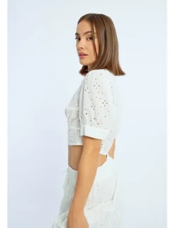 Top corto detalle flores