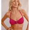 Top de bikini en tejido texturizado detalle nudo