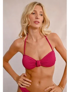 Top de bikini en tejido texturizado detalle nudo