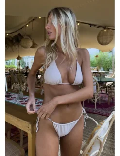 Top de bikini triángulo en tejido brillante