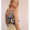 Top de cuello halter con estampado
