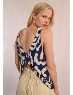 Top de cuello halter con estampado