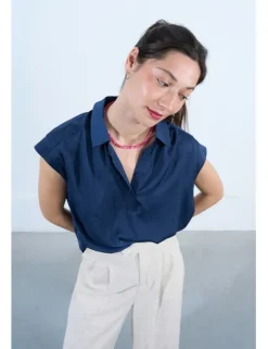 Top de manga corta con cuello camisero