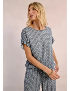 Top de manga corta con lazada y estampado
