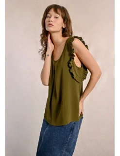 Top de manga mariposa con estampado