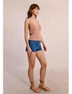 Top de tirantes en tejido de crochet