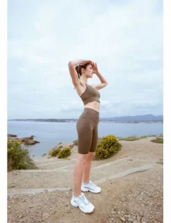 Top deportivo, tiras en la espalda