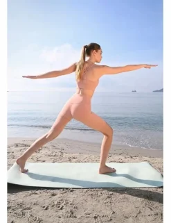 Top deportivo, tiras en la espalda