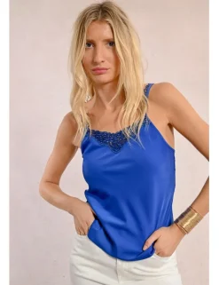 Top lencero de tirantes con detalles bordados