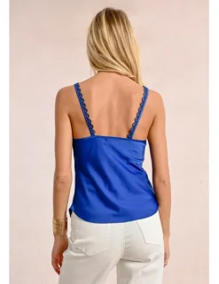 Top lencero de tirantes con detalles bordados