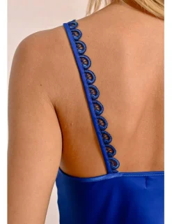 Top lencero de tirantes con detalles bordados