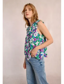 Top plisado con estampado y volantes