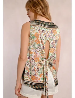 Top sin manga con estampado y lazada