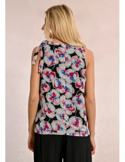 Top sin manga con lazada y estampado