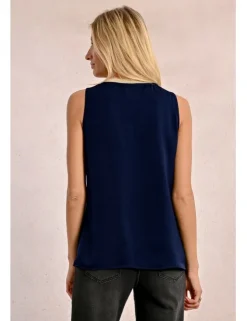 Top sin manga detalle ribete dorado
