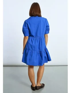 Vestido camisero con cuello y volantes