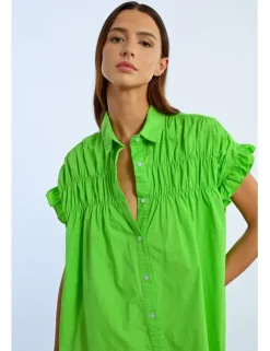 Vestido corto camisero con pliegues