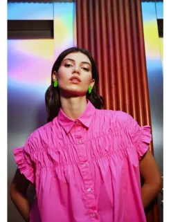 Vestido corto camisero con pliegues
