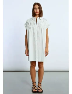 Vestido corto camisero con pliegues