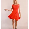 Vestido corto con detalle de pliegues