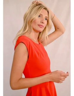 Vestido corto con detalle de pliegues