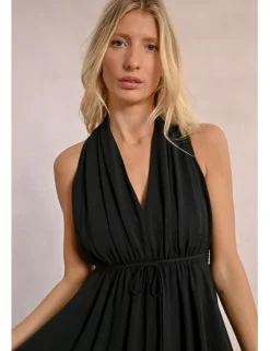 Vestido corto con escote halter asimétrico