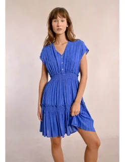 Vestido corto con volantes y estampado