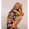 Vestido corto de manga larga con estampado