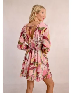 Vestido corto de manga larga con estampado y volantes
