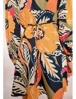 Vestido corto de manga larga con estampado