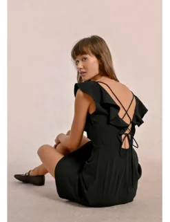 Vestido corto de manga mariposa con aberturas