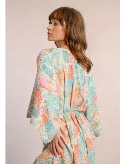 Vestido corto de manga mariposa con estampado