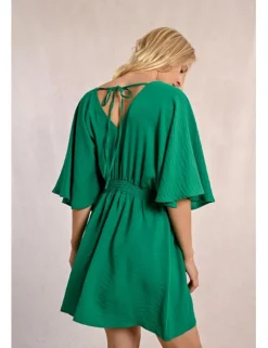 Vestido corto de manga mariposa