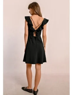 Vestido corto de manga mariposa con aberturas