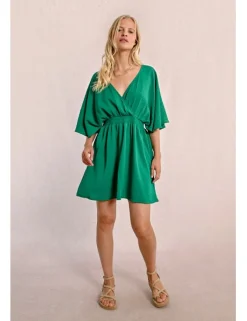 Vestido corto de manga mariposa