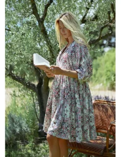 Vestido corto de media manga con estampado