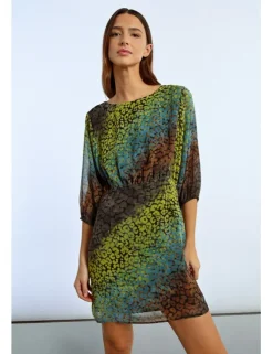 Vestido corto de media manga con estampado animal