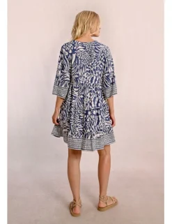 Vestido corto de media manga con estampado