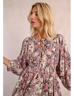 Vestido corto de media manga con estampado